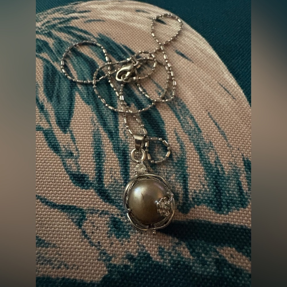 Elegant Faux Pearl Necklace
